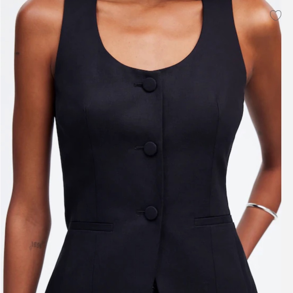Black Sleeveless Buttoned Vest
